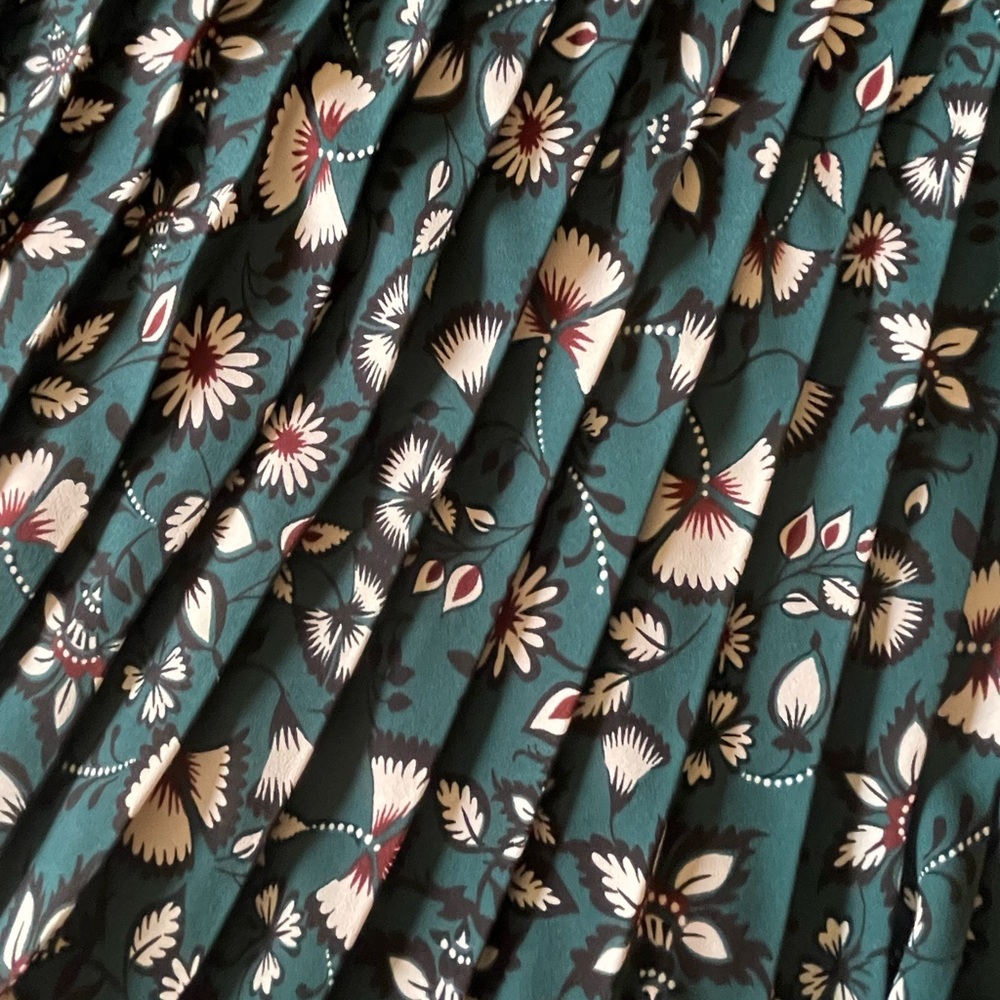 Express | Floral Pleated Midi Skirt | Small | Green - Picture 4 of 5